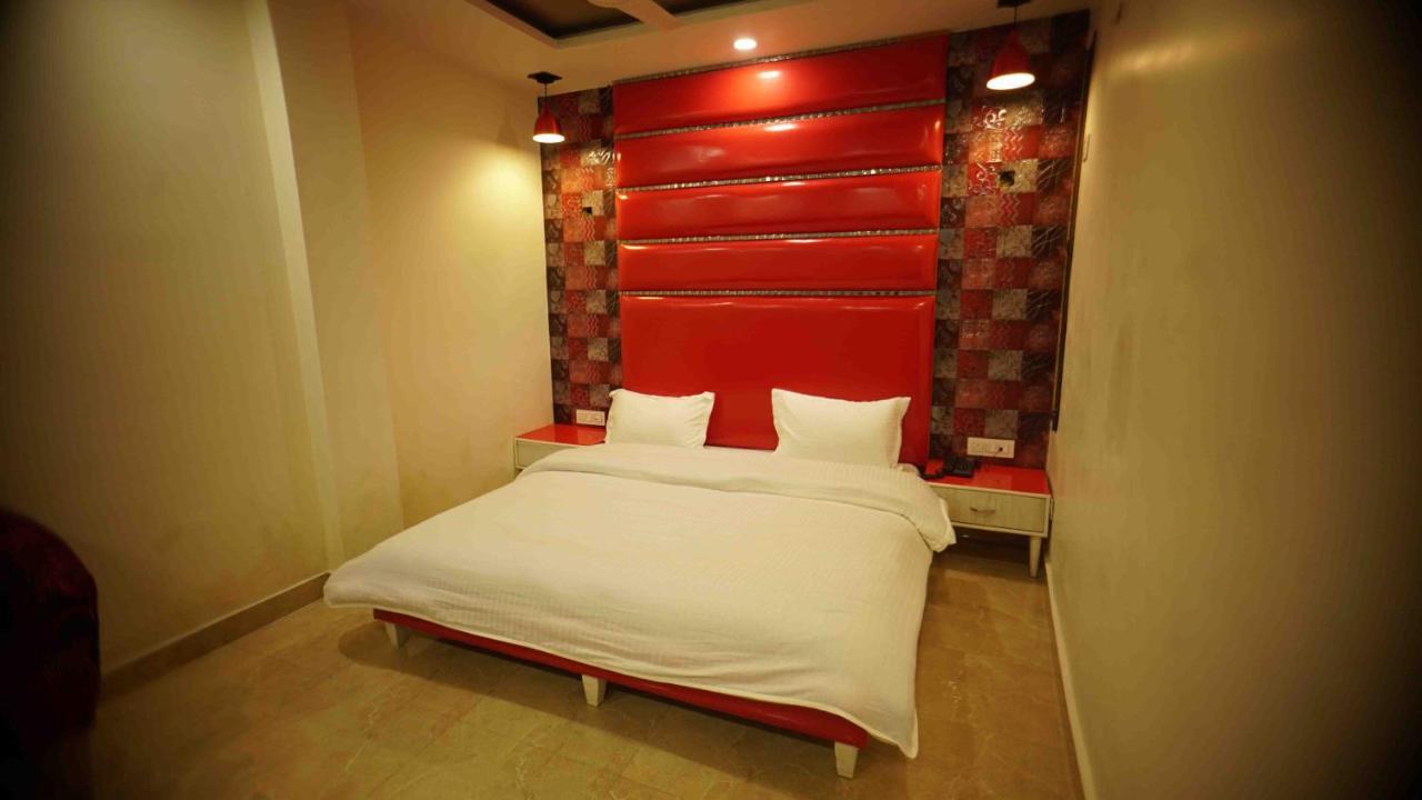 Hotel Soluxe Yamunānagar Esterno foto