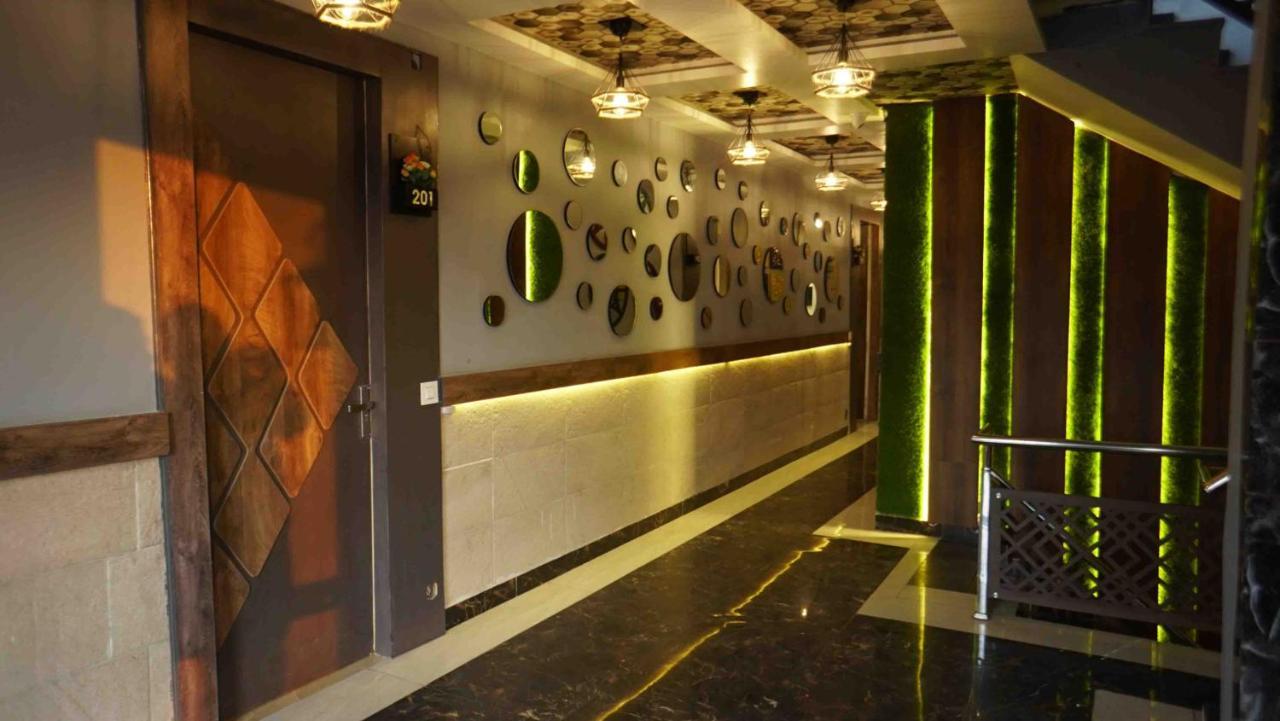 Hotel Soluxe Yamunānagar Esterno foto