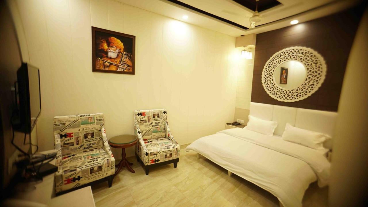 Hotel Soluxe Yamunānagar Esterno foto