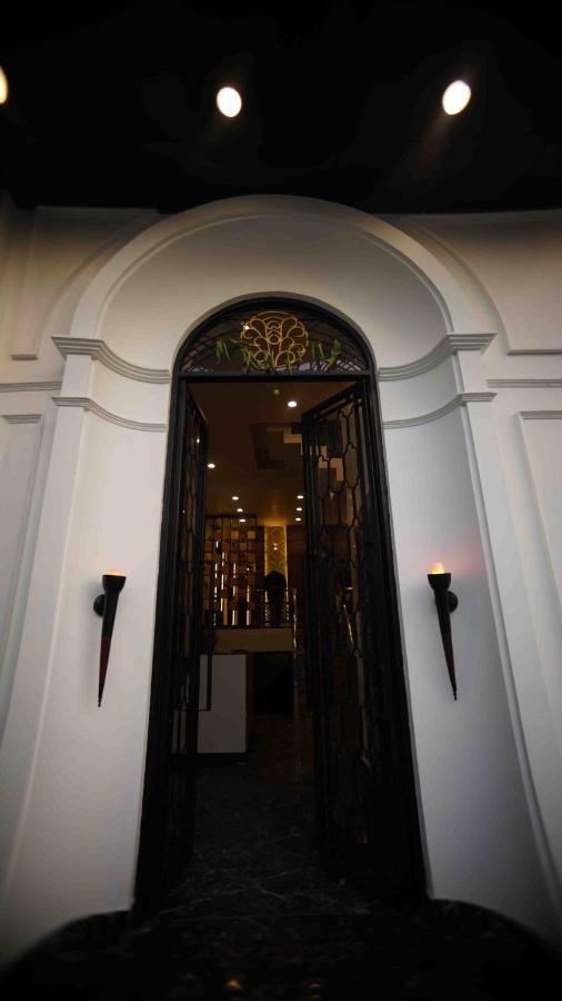 Hotel Soluxe Yamunānagar Esterno foto
