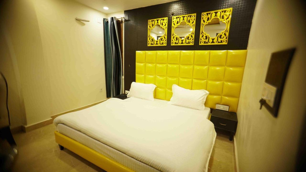 Hotel Soluxe Yamunānagar Esterno foto
