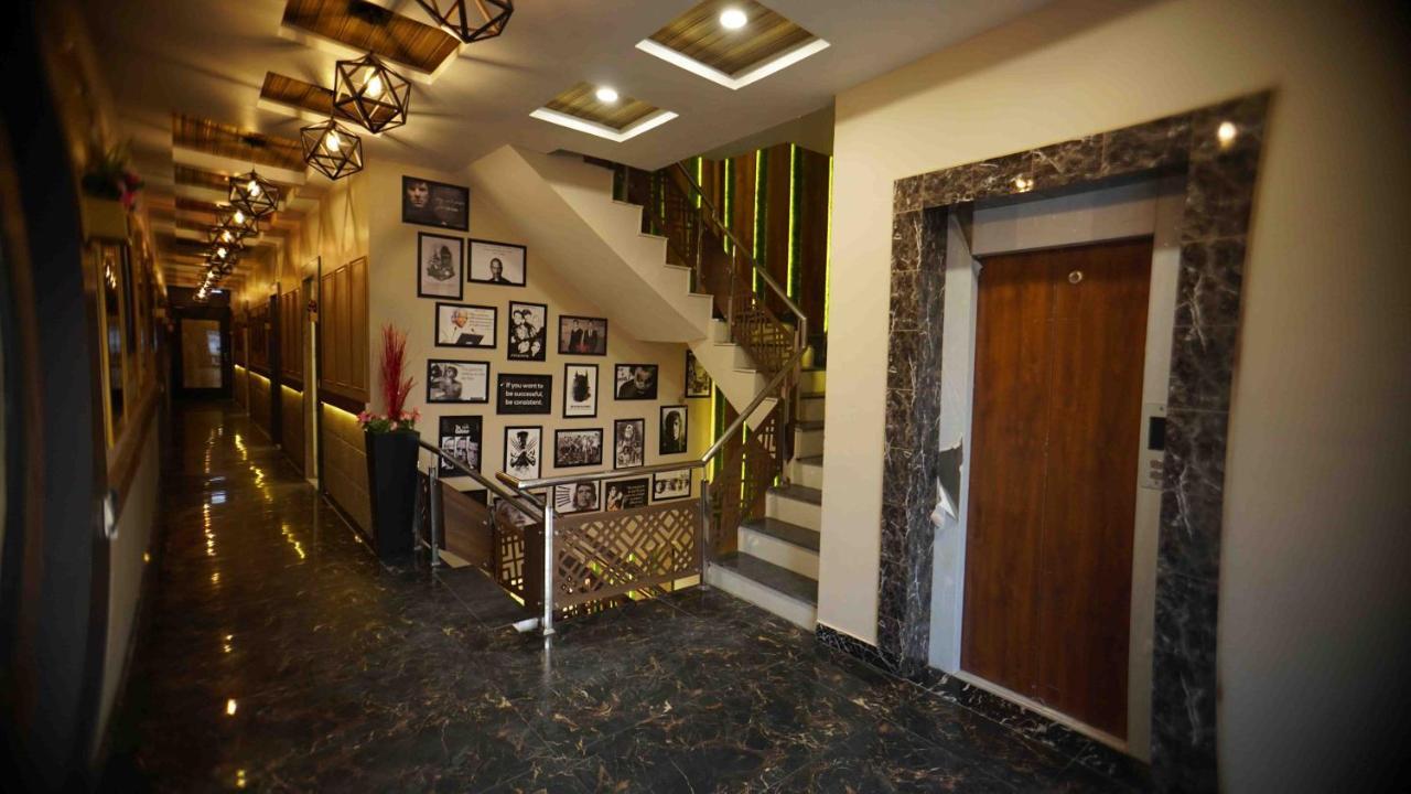 Hotel Soluxe Yamunānagar Esterno foto