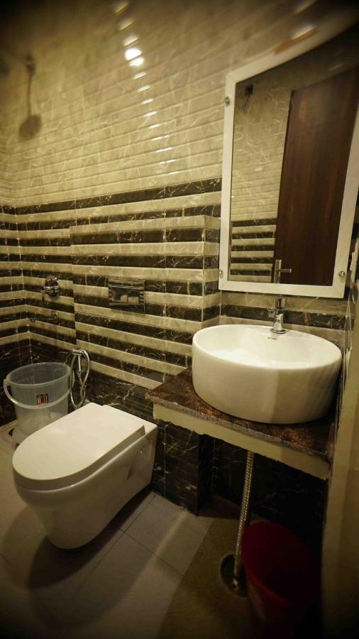 Hotel Soluxe Yamunānagar Esterno foto
